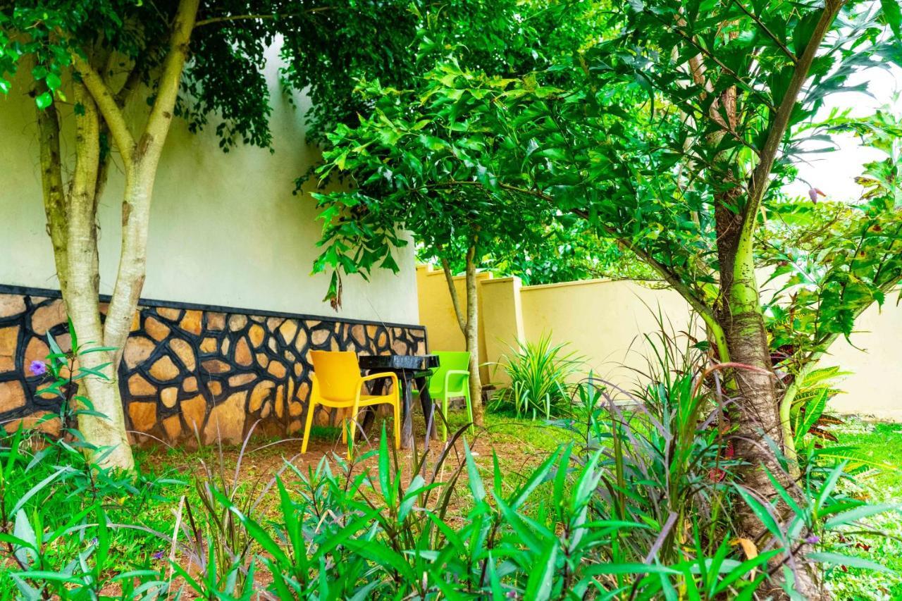 Airport Unique Hotel Entebbe Kültér fotó